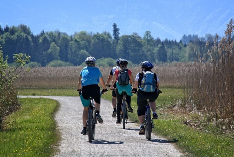 Montar en bici en grupo Montar en bici en grupo
